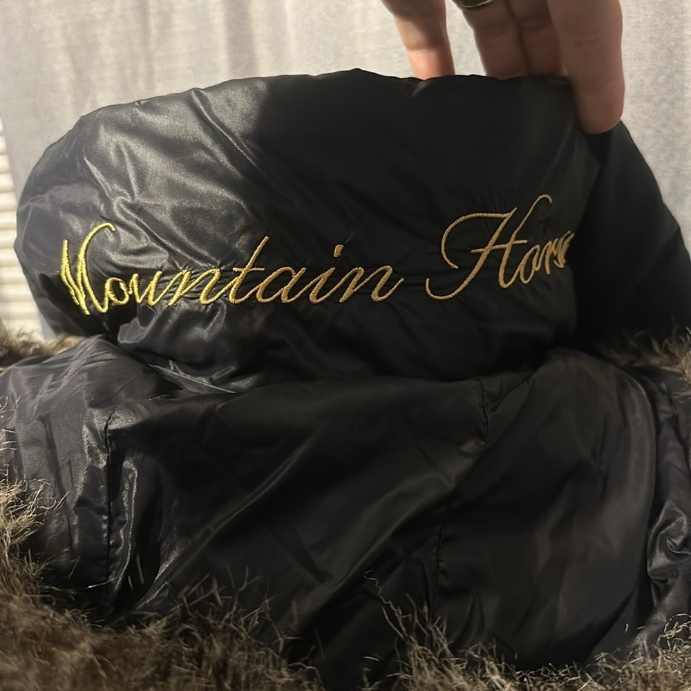 Woman Mountain Horse Coat - Picture 7 of 15